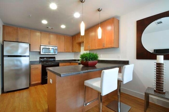 Foto del edificio - 711 W 32nd St