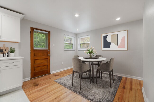 Dining - 62 Duncan Ave