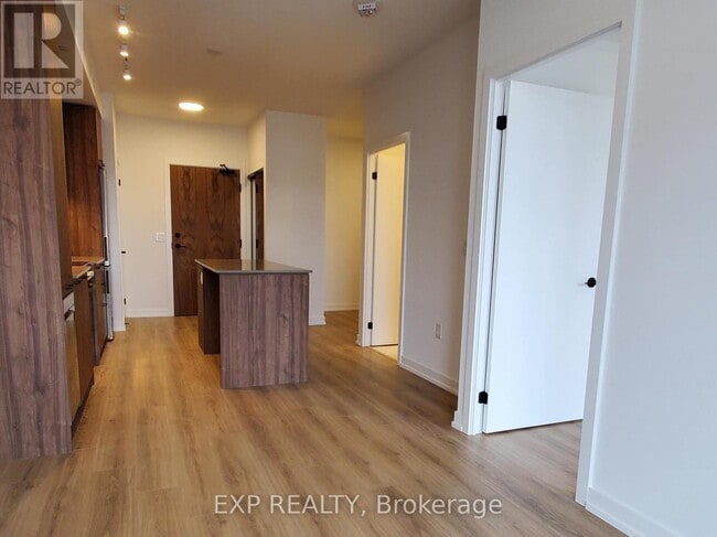 Photo du bâtiment - 10 Lagerfeld Dr