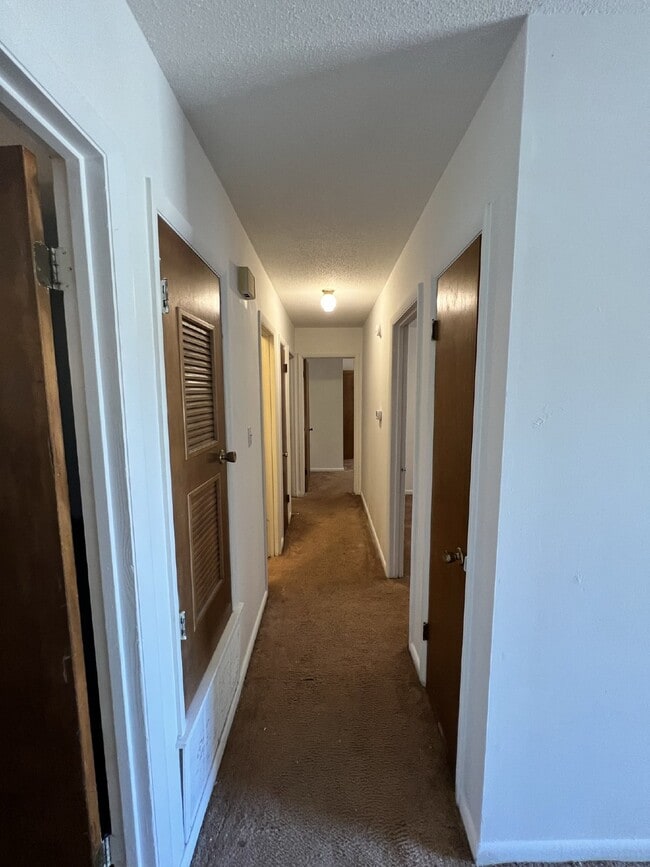 Building Photo - Home For Rent