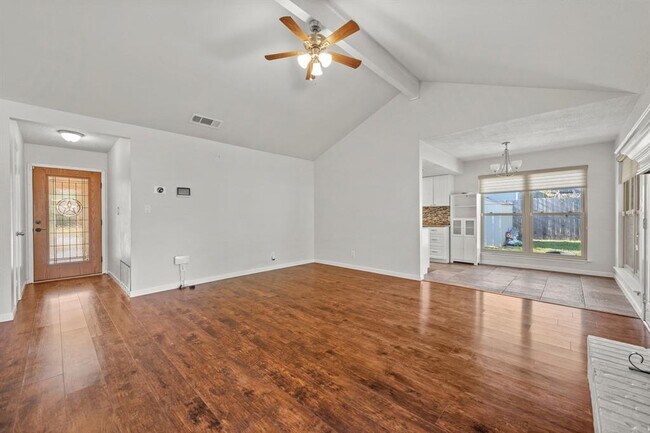 Building Photo - 605 Apache Trail