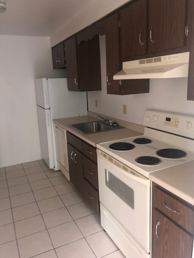 Building Photo - 212 Hugel Dr