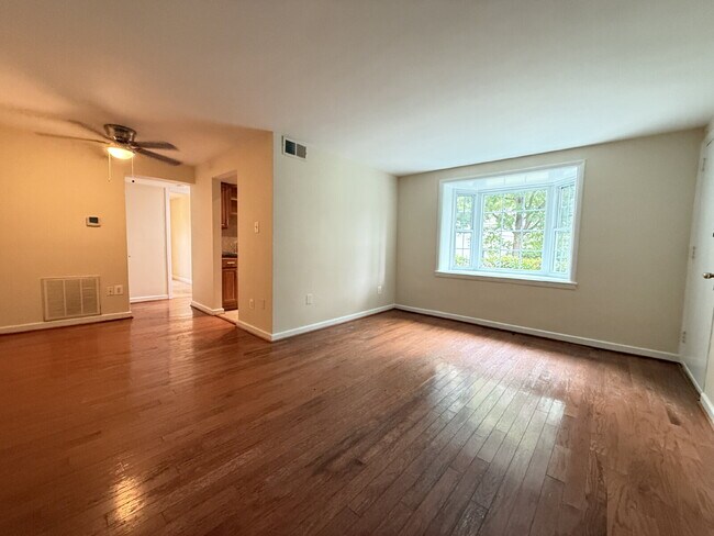 Building Photo - Arlington Abode: Modern Comfort and Urban ...