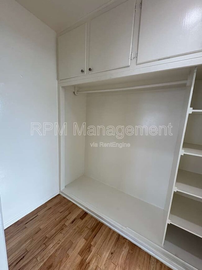 Building Photo - 124 S Park View St