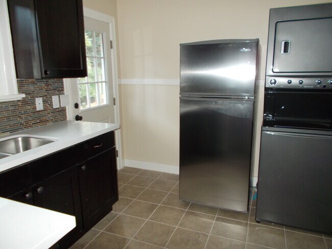 Building Photo - Squire Park/Cherry Hill 2 Bedroom, 1 Bath ...