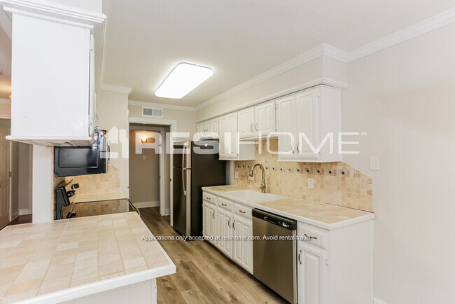 Foto del edificio - 802 Sandalwood Lane