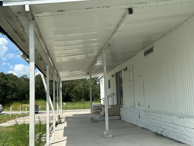 Foto del edificio - 8401 Breeze Hill Dr