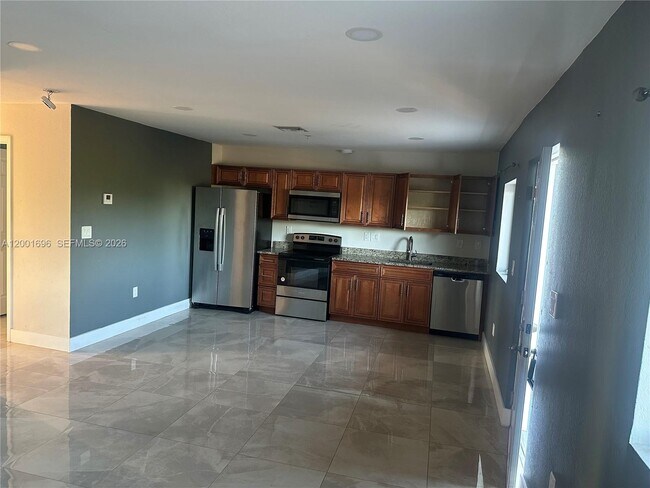 Foto del edificio - 587 NW 100th St