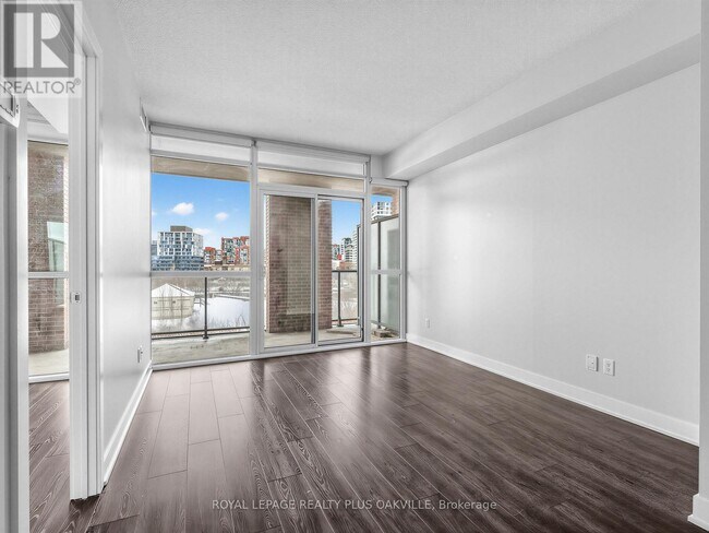 Building Photo - 169 Fort York Blvd