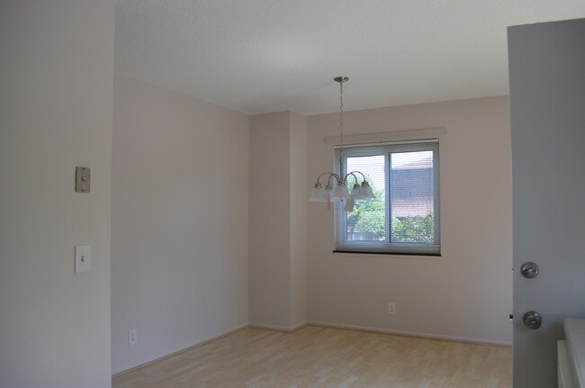 Building Photo - 296 Surrey Hill Way