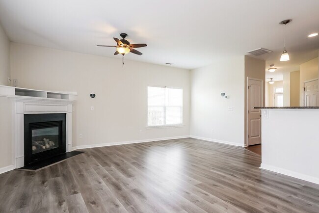 Building Photo - 645 Smith Ridge Way