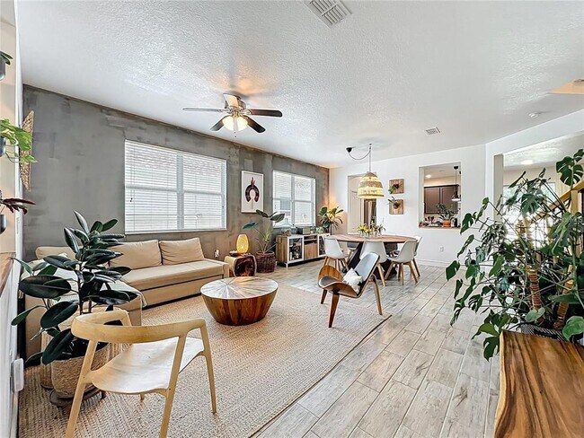Building Photo - 11868 Thatcher Ave