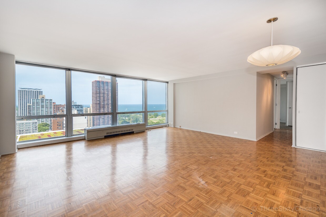 Primary Photo - 330 W Diversey Pky