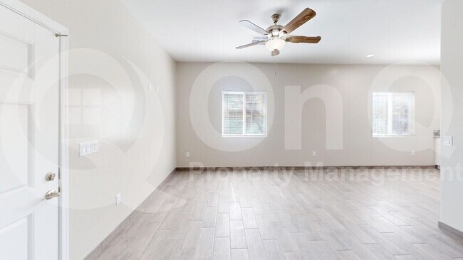 Foto del edificio - 442 E Wilcox Dr