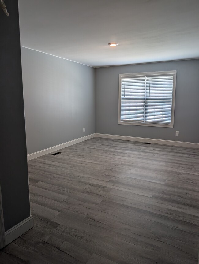 Foto del edificio - 3212 Grapevine Ct W