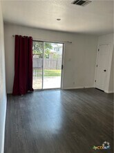 Building Photo - 349 Hummingbird Dr