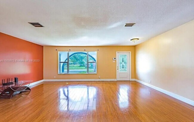 Building Photo - 1360 NW 73rd Ave