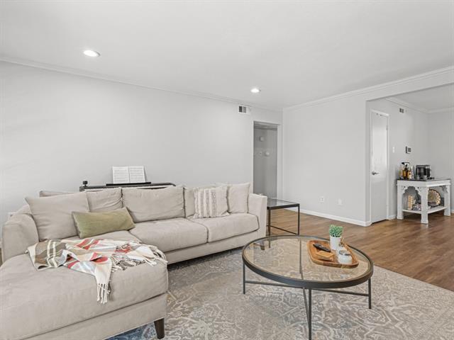 Building Photo - 7731 Meadow Park Dr