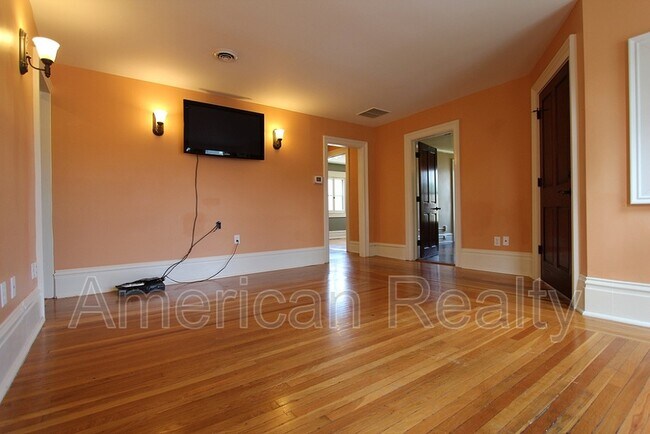 Foto del edificio - 838 Cherry St SE