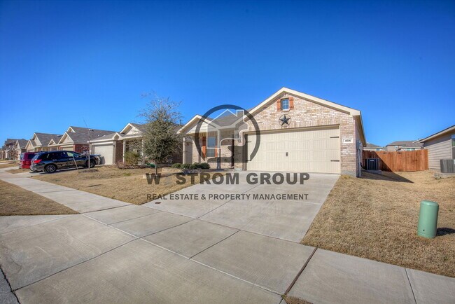 Photo - 404 Falling Star Dr House