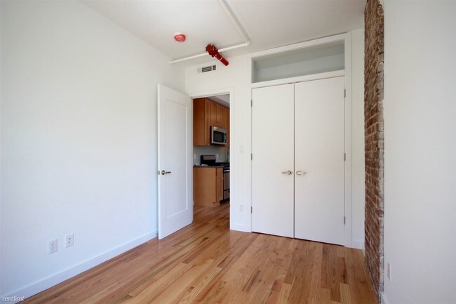 Building Photo - 438 Irving Ave