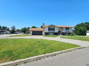 Building Photo - 1207 N Bannen Rd