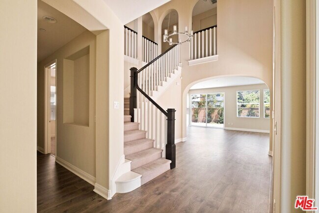 Building Photo - 5929 Spelthorne Ln