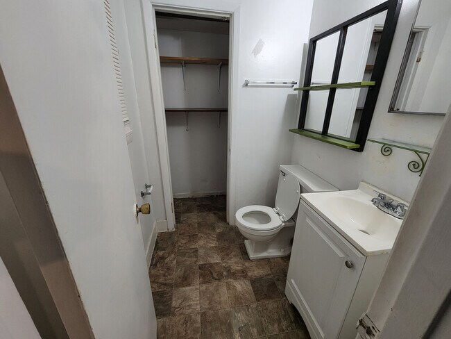 Building Photo - 1442 Greenwillow Dr