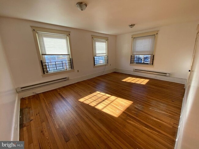 Building Photo - 1590 W Market St