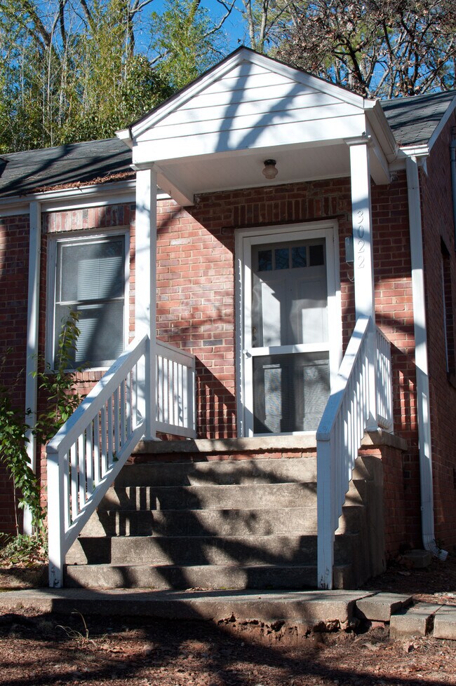 Building Photo - 3022 Leonard St