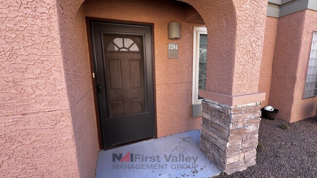 Foto del edificio - 3 Bedrooms, 2 Baths and a Single Car Garage