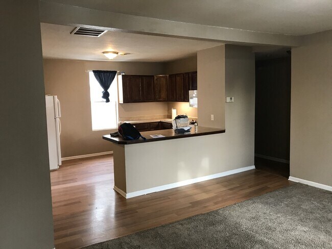 Building Photo - 3006 Emerson Avenue N #2