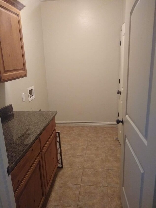 Building Photo - 75 S Willow Cir Loop