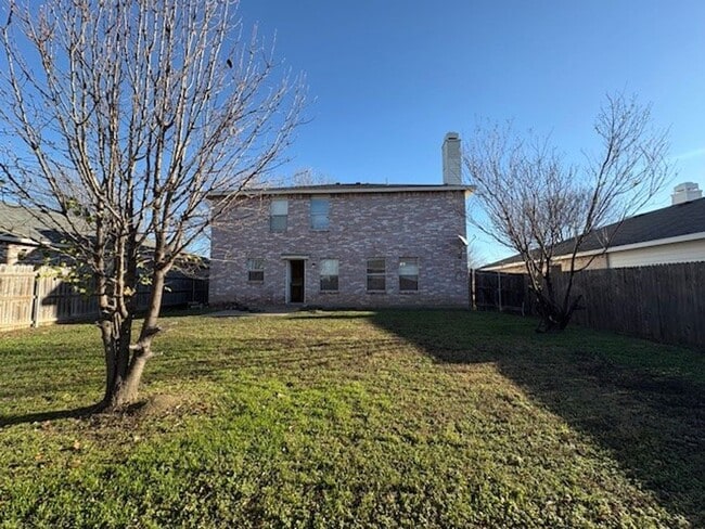 Building Photo - 2 Story Home with Great Floor Plan