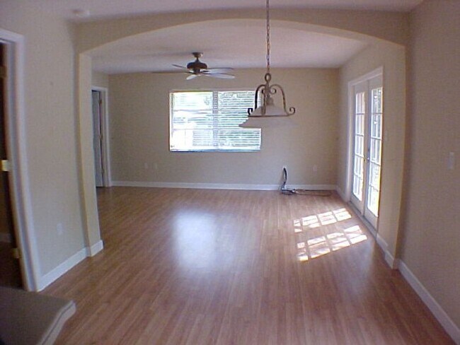 Building Photo - 3BD/2BA HOME IN "OLDE WINDERMERE"