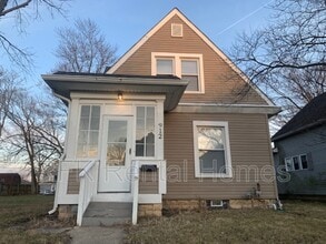 Building Photo - 912 S 17th St