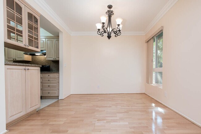 Foto del edificio - 1242 S Barrington Ave