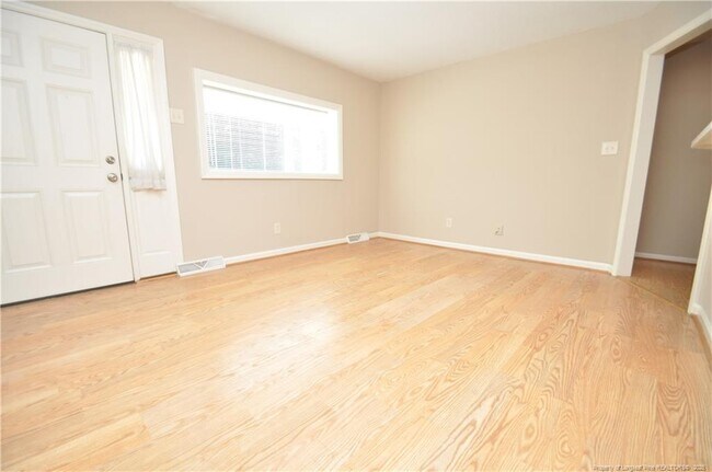 Foto del edificio - 6112 Deerwood Pl