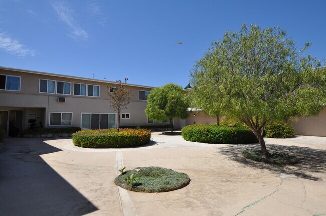Building Photo - 14025 Moorpark St