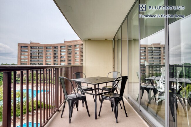 Foto del edificio - 1801 Crystal Dr