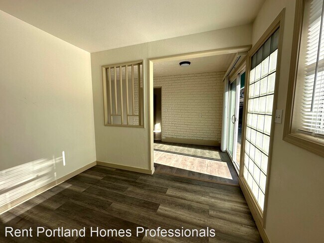 Building Photo - 4 br, 2 bath House - 10750 NE Sacramento S...