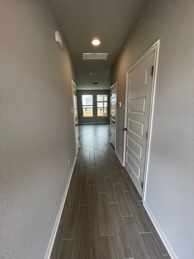 Building Photo - 120 Drifter Ln