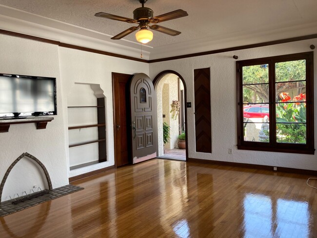 Building Photo - SPANISH STYLE GEM IN BELMONT HEIGHTS