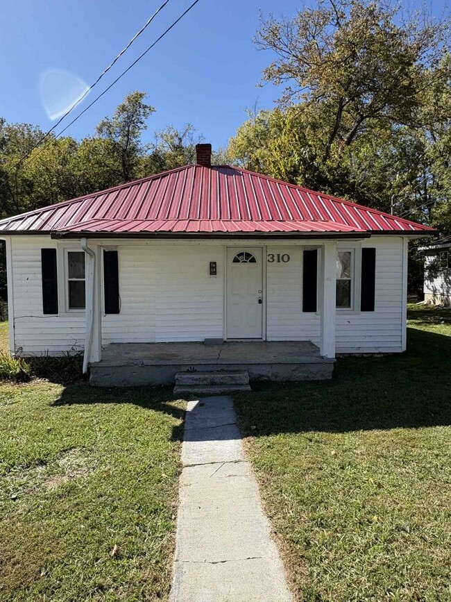 Building Photo - 310 McKenna St