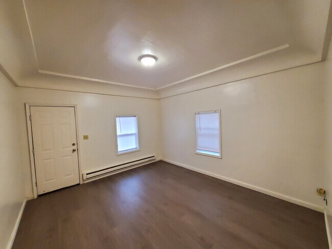 Building Photo - 642 H St