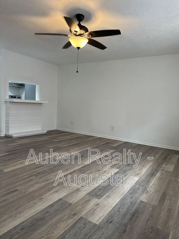 Building Photo - 469 Monetta St S E