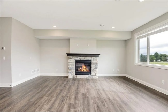 Building Photo - 1717 Southpoint Ln