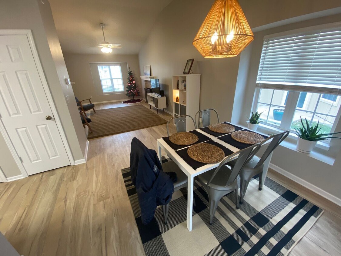 Foto principal - Southwest Lawrence - Great Location