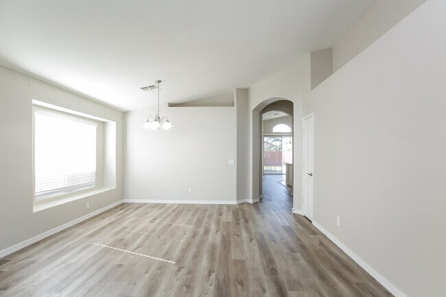 Building Photo - 1105 E Blackhawk Dr