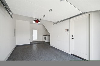 Building Photo - 1015 E 27th St